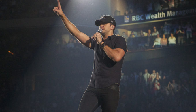 Luke Bryan Recognizes Spring Hill Fire Department for Wildfire Service