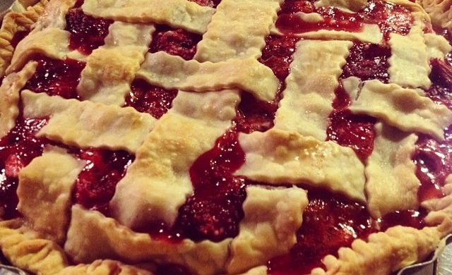 Strawberry Rhubarb Pie is the Dessert That Won’t Derail Your Diet