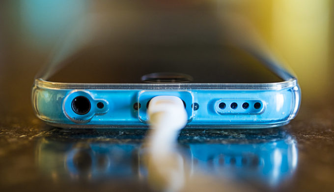 Company Offering $1K if You'll Use a Flip Phone for a Week