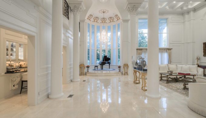 Gorgeous Texas-Sized Mansion Speaks of Lone Star State Luxury & Opulence