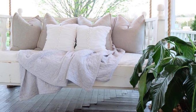 Swing Beds: Peacefulness of a Porch Swing Combined with Couch Comfort