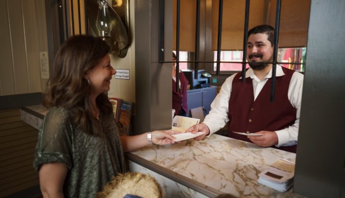 Ride the Rails on a Memorial Day Brunch Train Through Texas Beauty Ride the Rails on a Memorial Day Brunch Train Through Texas Beauty