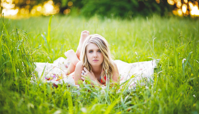 girl_on_blanket girl_on_blanket
