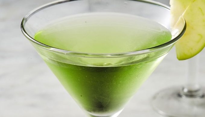 The Appletini is the Adult Answer to Your Autumn Apple Obsession The Appletini is the Adult Answer to Your Autumn Apple Obsession