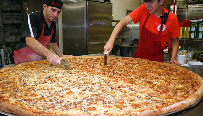 hungry-meet-and-eat-the-biggest-pizza-in-texas-at-big-lou-s