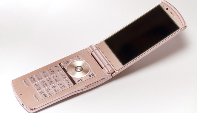 Company Offering $1K if You'll Use a Flip Phone for a Week