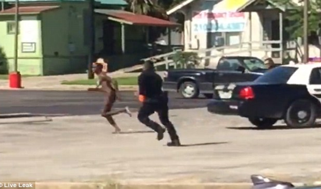 Naked Man Frolicking in San Antonio Streets [WATCH]