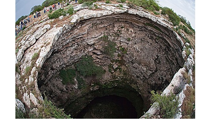 The Devil's Sinkhole Formation Started with Water