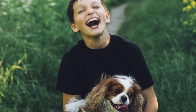 cavalier-king-charles-spaniel-in-the-arms-of-a-teenage-boy-laughter-the-joy-of-communicating-with-dog_t20_XNw73r (2)