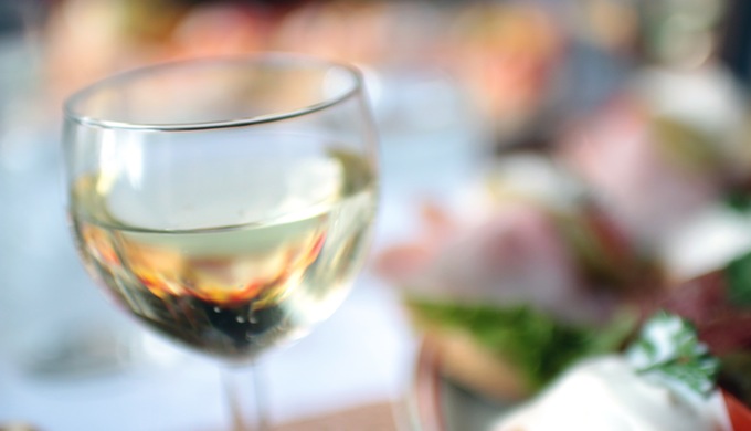 drink-lunch-glass-blur