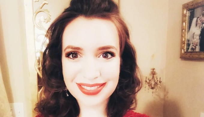 Woman Leaves Full-Time Job to Become 1950s-Style Housewife