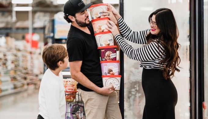 Hill Country Family Picks H-E-B for Adorable Pregnancy Photo Shoot