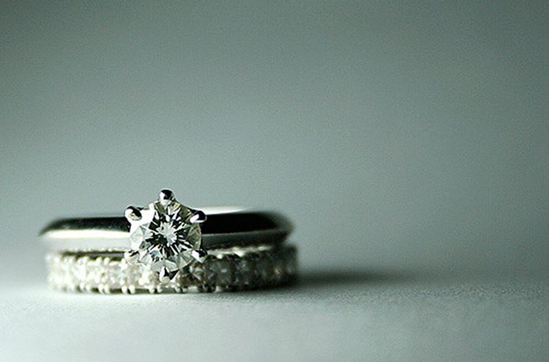 Texas Jewelry Store Offers Free Shotgun with Ring Purchase